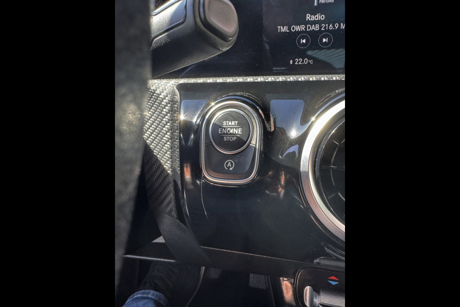 Mercedes-Benz A-Klasse 180 Design Plus- AUTOMAAT - Navigatie I Leer I Digital Dashboard I Sport interieur I Dealer onderhouden