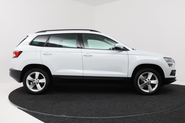 Škoda Karoq 1.5 TSI ACT Style (TREKHAAK, CAMERA, NAVIGATIE CARPLAY, CRUISE CONTROL, PARKEERSENSOREN)