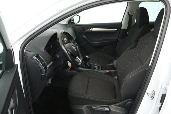 Škoda Karoq 1.5 TSI ACT Style (TREKHAAK, CAMERA, NAVIGATIE CARPLAY, CRUISE CONTROL, PARKEERSENSOREN)