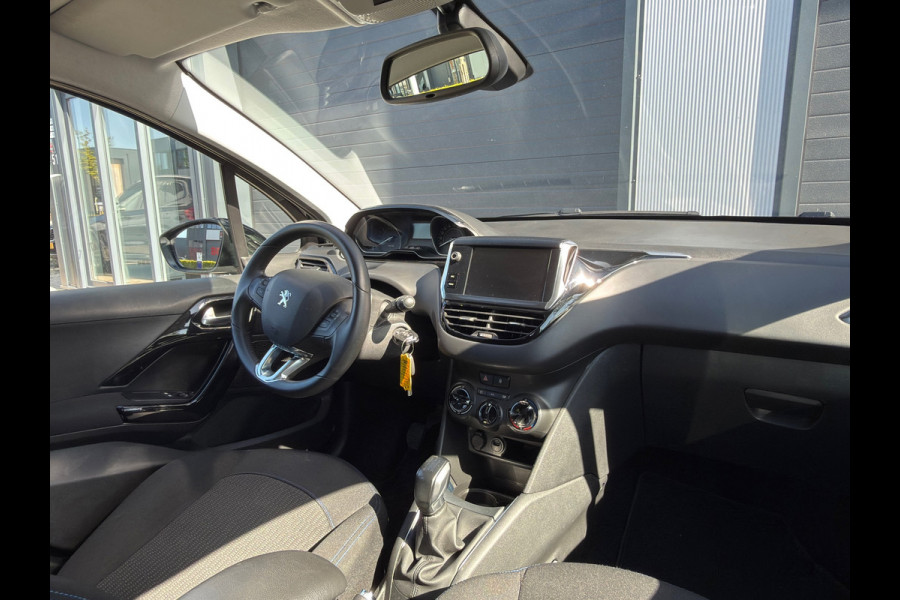 Peugeot 208 1.2 PureTech Signature / LAGE KM / NAP / CARPLAY