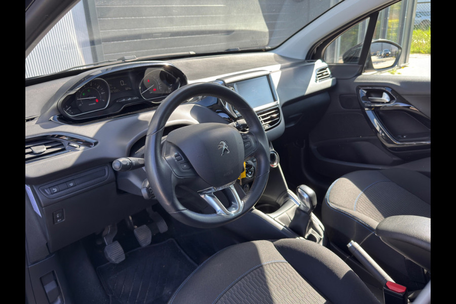 Peugeot 208 1.2 PureTech Signature / LAGE KM / NAP / CARPLAY