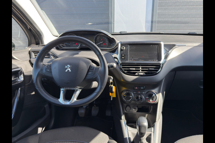 Peugeot 208 1.2 PureTech Signature / LAGE KM / NAP / CARPLAY