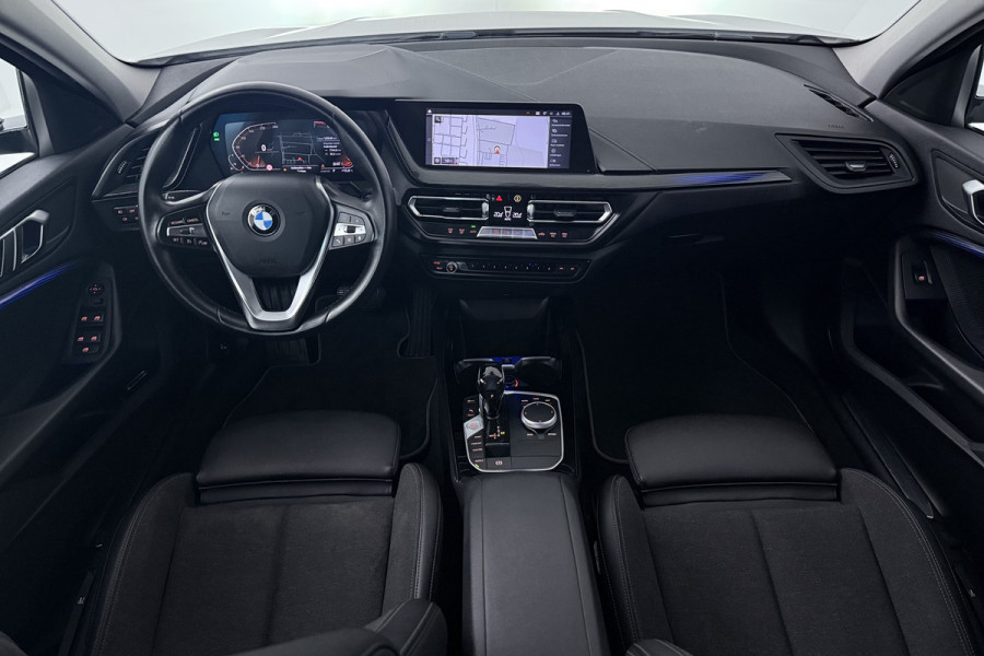 BMW 1-serie 118i Executive Edition (SFEERVERLICHTING, NAVIGATIE, CRUISE CONTROL, PARKEERSENSOREN, DEALER ONDERHOUDEN)
