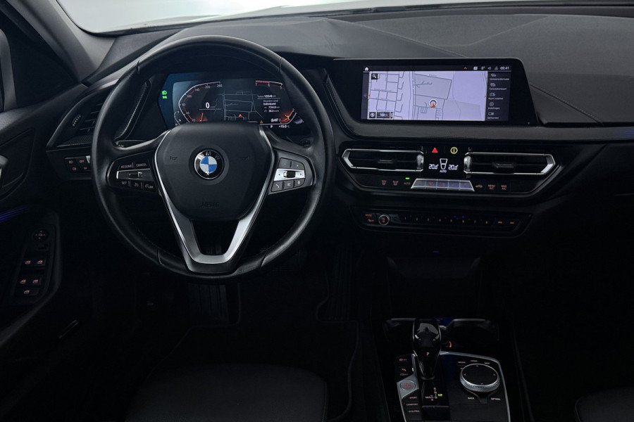 BMW 1-serie 118i Executive Edition (SFEERVERLICHTING, NAVIGATIE, CRUISE CONTROL, PARKEERSENSOREN, DEALER ONDERHOUDEN)