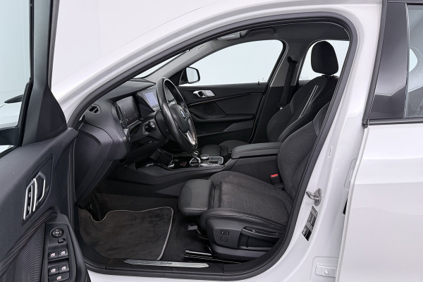 BMW 1-serie 118i Executive Edition (SFEERVERLICHTING, NAVIGATIE, CRUISE CONTROL, PARKEERSENSOREN, DEALER ONDERHOUDEN)