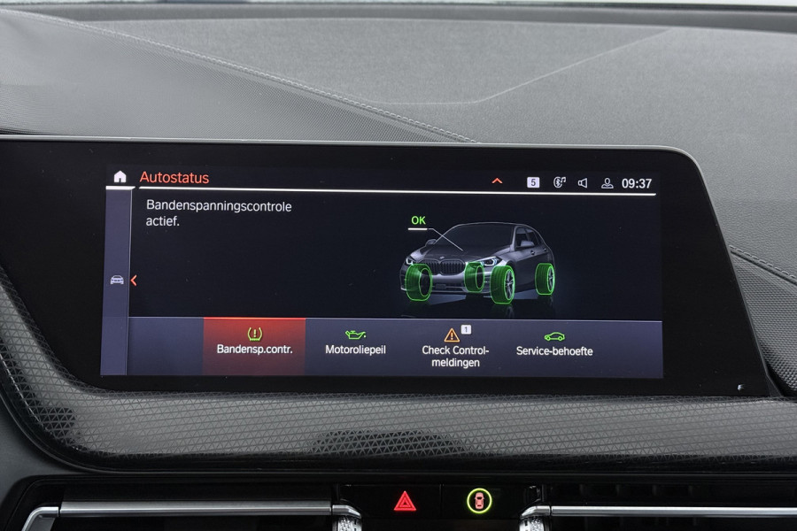 BMW 1-serie 118i Executive Edition (SFEERVERLICHTING, NAVIGATIE, CRUISE CONTROL, PARKEERSENSOREN, DEALER ONDERHOUDEN)