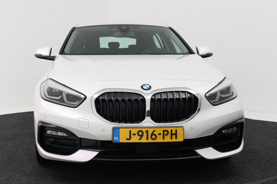 BMW 1-serie 118i Executive Edition (SFEERVERLICHTING, NAVIGATIE, CRUISE CONTROL, PARKEERSENSOREN, DEALER ONDERHOUDEN)