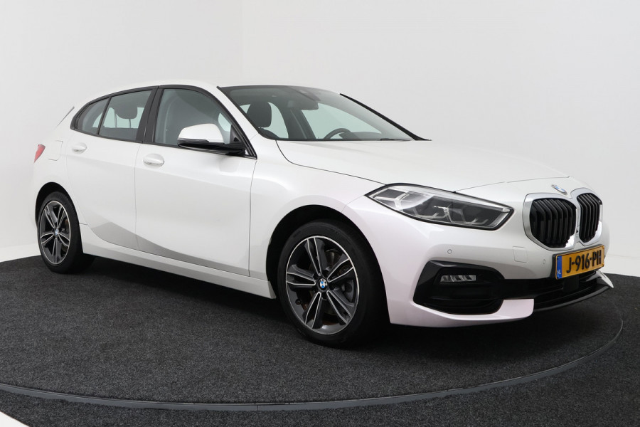 BMW 1-serie 118i Executive Edition (SFEERVERLICHTING, NAVIGATIE, CRUISE CONTROL, PARKEERSENSOREN, DEALER ONDERHOUDEN)
