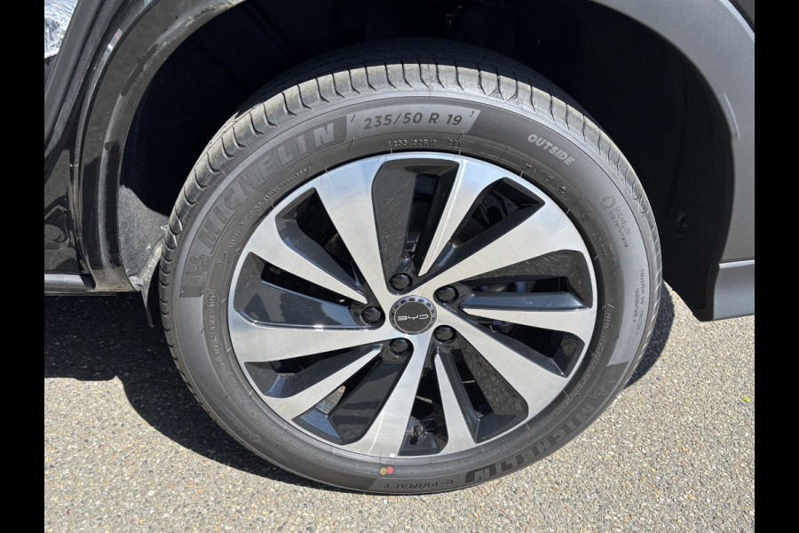 BYD SEAL U Boost BYD Seal U DM-I | PLUG-IN HYBRIDE UNIEK IN NL! TOT 77 KM ELEKTRISCH RIJBEREIK | 6 JAAR VOLLEDIGE BYD GARANTIE | NIEUWE AUTO |