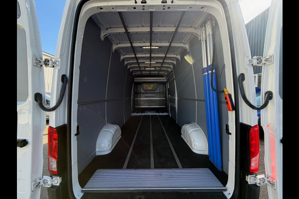 Volkswagen Crafter 35 2.0 TDI L4H3 Trendline / automaat / Laadklep Dhollandia / Camera