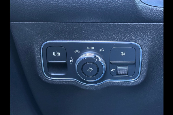 Mercedes-Benz Glb 180 d Premium | AMG-Line | Camera | Carplay