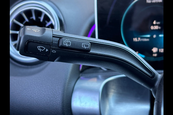 Mercedes-Benz Glb 180 d Premium | AMG-Line | Camera | Carplay