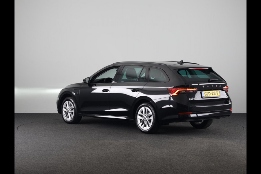 Škoda Octavia Combi 1.4 TSI iV PHEV Business Edition 204 pk Automaat (DSG) | Verlengde garantie | Navigatie | Trekhaak (wegklapbaar) | Parkeersensoren | Adaptieve cruise control | Stoelverwarming |