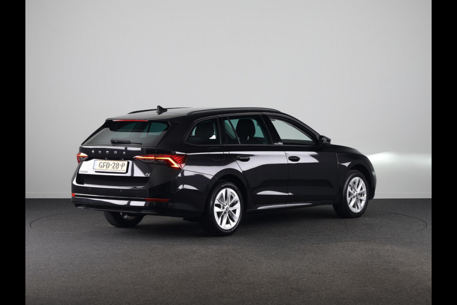 Škoda Octavia Combi 1.4 TSI iV PHEV Business Edition 204 pk Automaat (DSG) | Verlengde garantie | Navigatie | Trekhaak (wegklapbaar) | Parkeersensoren | Adaptieve cruise control | Stoelverwarming |