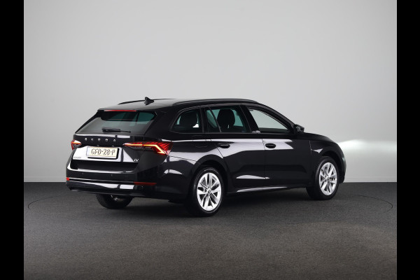 Škoda Octavia Combi 1.4 TSI iV PHEV Business Edition 204 pk Automaat (DSG) | Verlengde garantie | Navigatie | Trekhaak (wegklapbaar) | Parkeersensoren | Adaptieve cruise control | Stoelverwarming |
