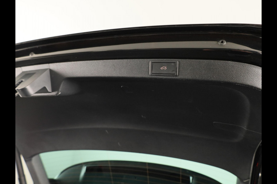 Škoda Octavia Combi 1.4 TSI iV PHEV Business Edition 204 pk Automaat (DSG) | Verlengde garantie | Navigatie | Trekhaak (wegklapbaar) | Parkeersensoren | Adaptieve cruise control | Stoelverwarming |