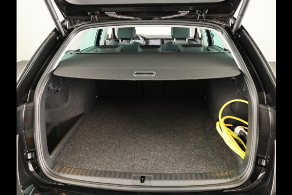 Škoda Octavia Combi 1.4 TSI iV PHEV Business Edition 204 pk Automaat (DSG) | Verlengde garantie | Navigatie | Trekhaak (wegklapbaar) | Parkeersensoren | Adaptieve cruise control | Stoelverwarming |