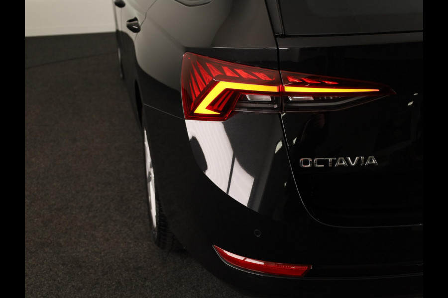 Škoda Octavia Combi 1.4 TSI iV PHEV Business Edition 204 pk Automaat (DSG) | Verlengde garantie | Navigatie | Trekhaak (wegklapbaar) | Parkeersensoren | Adaptieve cruise control | Stoelverwarming |