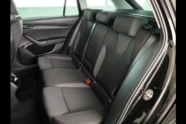 Škoda Octavia Combi 1.4 TSI iV PHEV Business Edition 204 pk Automaat (DSG) | Verlengde garantie | Navigatie | Trekhaak (wegklapbaar) | Parkeersensoren | Adaptieve cruise control | Stoelverwarming |