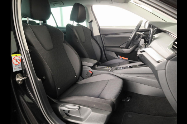 Škoda Octavia Combi 1.4 TSI iV PHEV Business Edition 204 pk Automaat (DSG) | Verlengde garantie | Navigatie | Trekhaak (wegklapbaar) | Parkeersensoren | Adaptieve cruise control | Stoelverwarming |