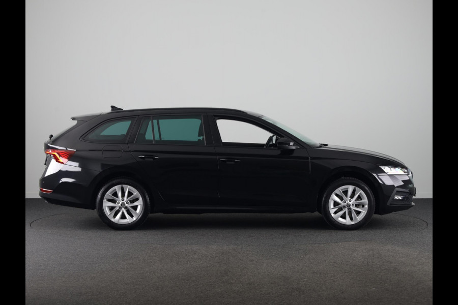 Škoda Octavia Combi 1.4 TSI iV PHEV Business Edition 204 pk Automaat (DSG) | Verlengde garantie | Navigatie | Trekhaak (wegklapbaar) | Parkeersensoren | Adaptieve cruise control | Stoelverwarming |