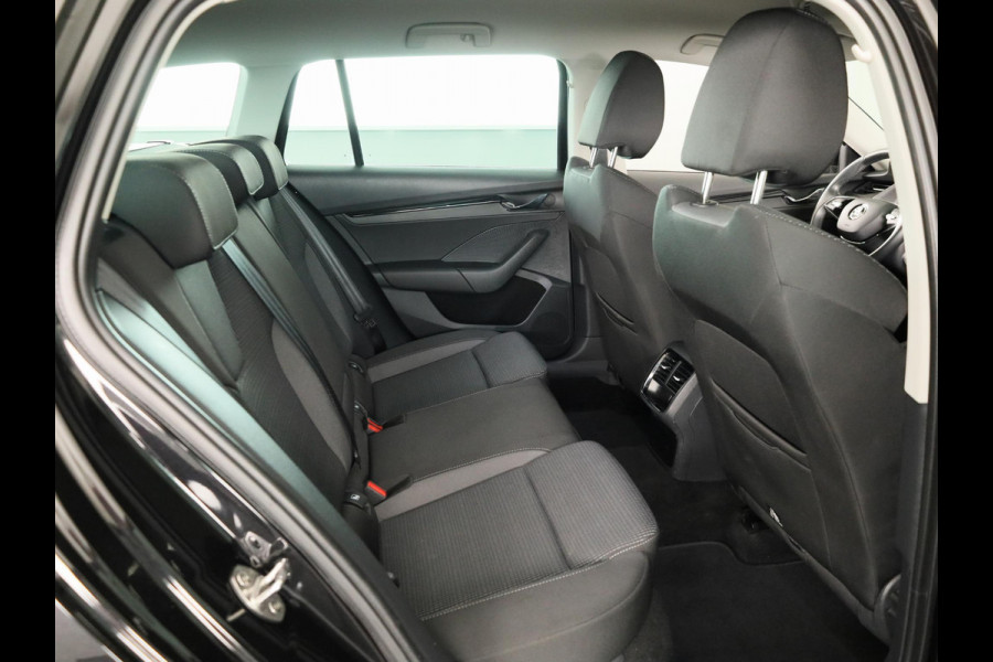 Škoda Octavia Combi 1.4 TSI iV PHEV Business Edition 204 pk Automaat (DSG) | Verlengde garantie | Navigatie | Trekhaak (wegklapbaar) | Parkeersensoren | Adaptieve cruise control | Stoelverwarming |
