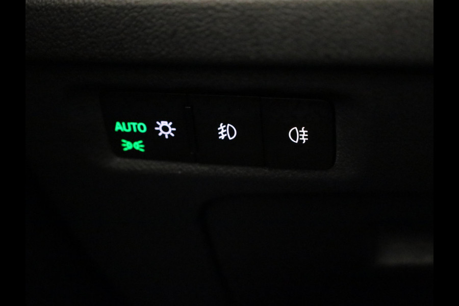 Škoda Octavia Combi 1.4 TSI iV PHEV Business Edition 204 pk Automaat (DSG) | Verlengde garantie | Navigatie | Trekhaak (wegklapbaar) | Parkeersensoren | Adaptieve cruise control | Stoelverwarming |