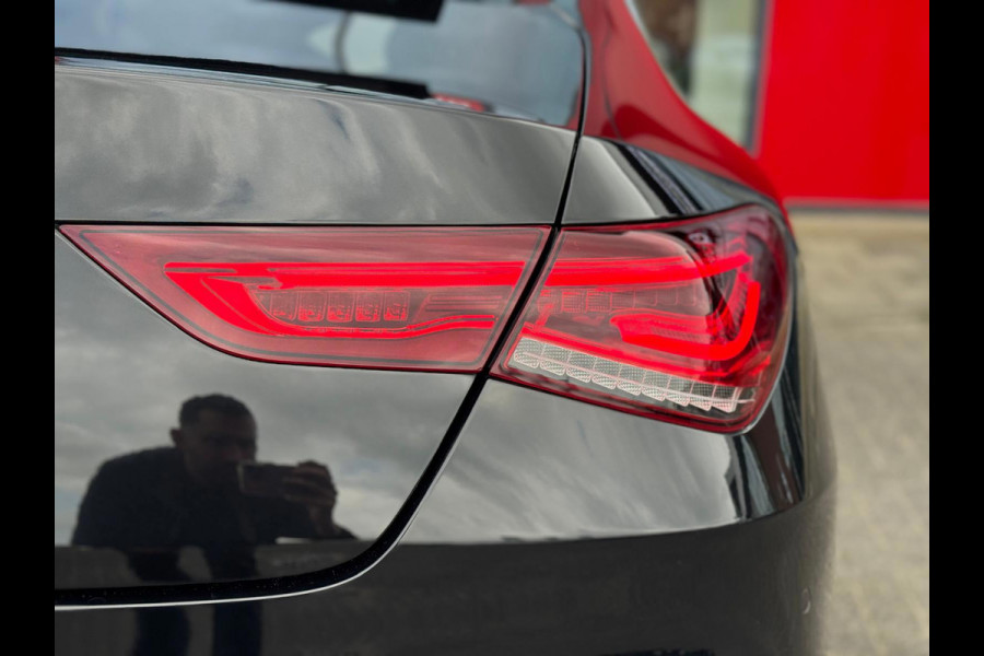 Mercedes-Benz CLA-Klasse 200 AMG Edition | Panorama | Night Pakket | Camera | Ambient verlichting | BTW