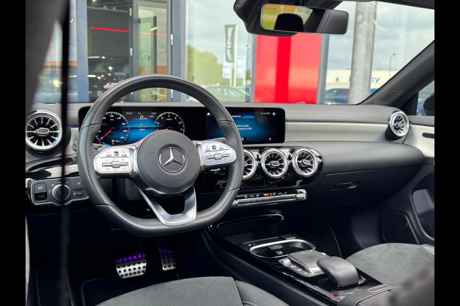 Mercedes-Benz CLA-Klasse 200 AMG Edition | Panorama | Night Pakket | Camera | Ambient verlichting | BTW