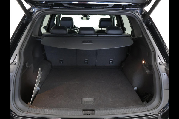 Volkswagen Tiguan Allspace 1.5 TSI DSG R-LINE INTERIEUR + EXTERIEUR | TREKHAAK | PANORAMA | VIRTUAL | DYNAUDIO | ACC