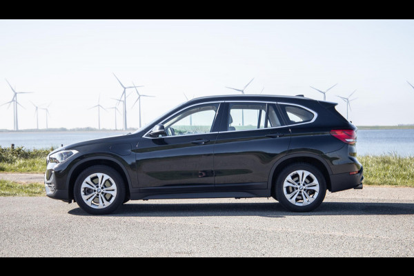 BMW X1 xDrive25e Executive BEIGE LEER / CAMERA / CARPLAY / HEAD UP DISPLAY / LED / CRUISE CONTROLE / STOELVERWARMING