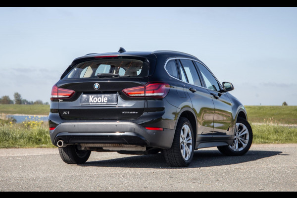 BMW X1 xDrive25e Executive BEIGE LEER / CAMERA / CARPLAY / HEAD UP DISPLAY / LED / CRUISE CONTROLE / STOELVERWARMING