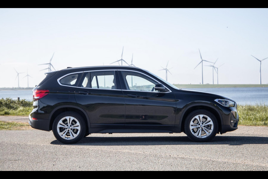 BMW X1 xDrive25e Executive BEIGE LEER / CAMERA / CARPLAY / HEAD UP DISPLAY / LED / CRUISE CONTROLE / STOELVERWARMING