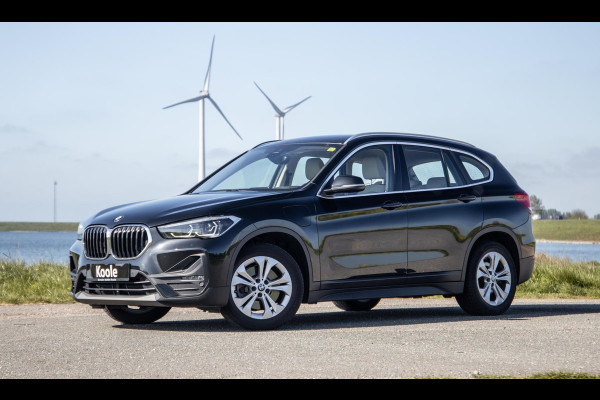 BMW X1 xDrive25e Executive BEIGE LEER / CAMERA / CARPLAY / HEAD UP DISPLAY / LED / CRUISE CONTROLE / STOELVERWARMING