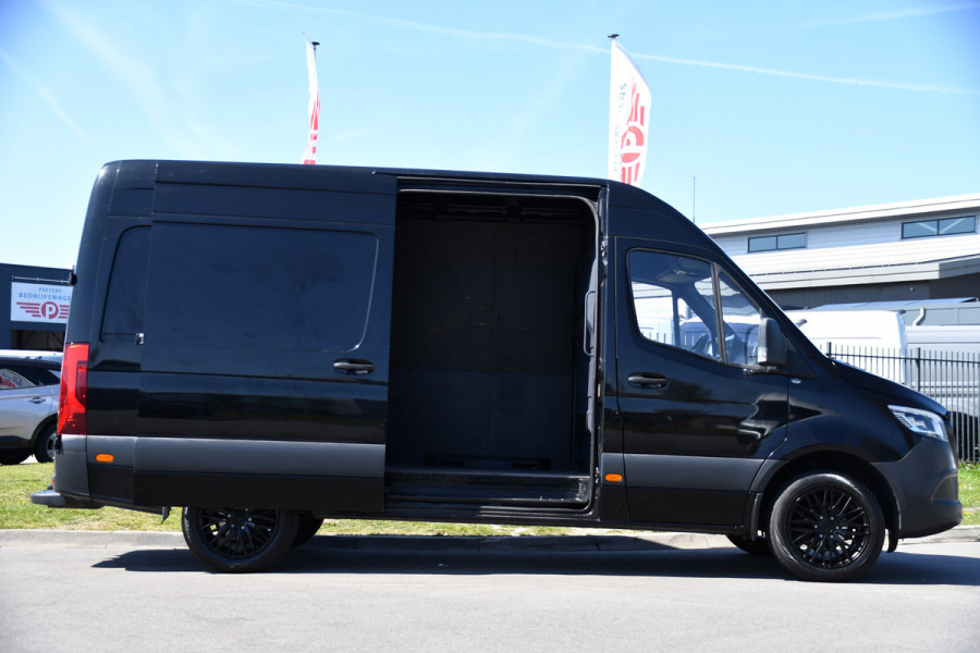 Mercedes-Benz Sprinter 316 2.2 CDI L2H2 Black Edition MARGE! Camera, Cruise, Carplay, LED, 10,5'' Mbux, 164pk, Standkachel, Stoelverwarming, Automaat, NAVI, Leder, Uniek!