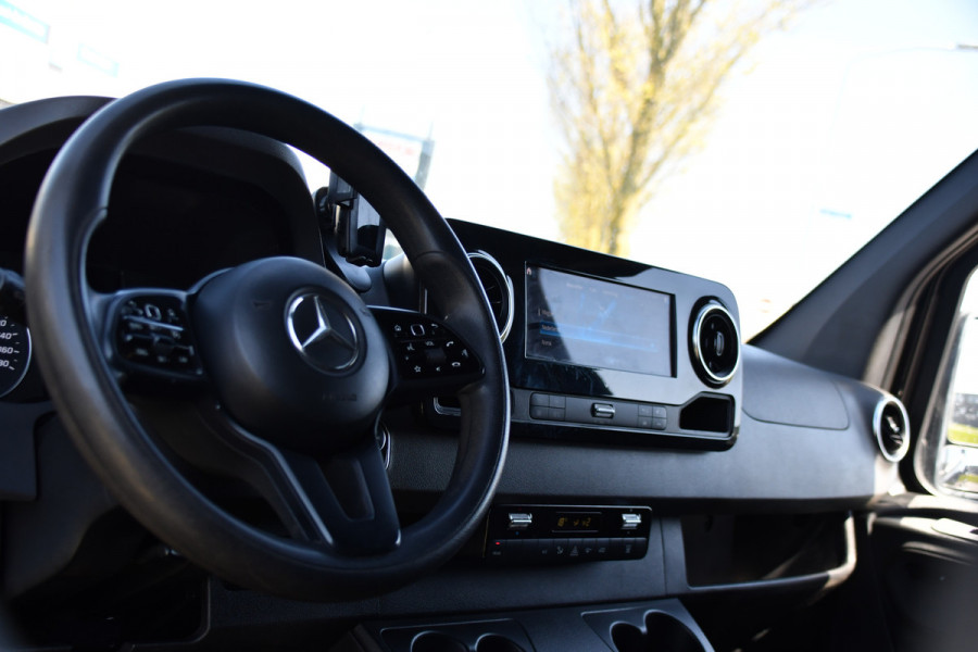 Mercedes-Benz Sprinter 316 2.2 CDI L2H2 Black Edition MARGE! Camera, Cruise, Carplay, LED, 10,5'' Mbux, 164pk, Standkachel, Stoelverwarming, Automaat, NAVI, Leder, Uniek!