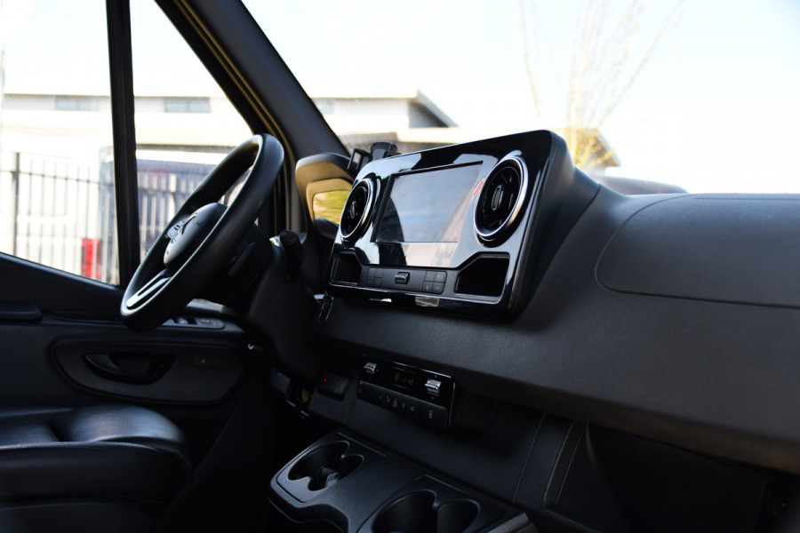Mercedes-Benz Sprinter 316 2.2 CDI L2H2 Black Edition MARGE! Camera, Cruise, Carplay, LED, 10,5'' Mbux, 164pk, Standkachel, Stoelverwarming, Automaat, NAVI, Leder, Uniek!