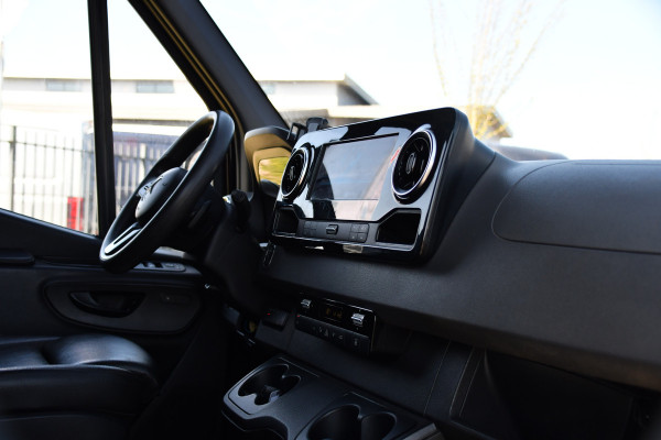 Mercedes-Benz Sprinter 316 2.2 CDI L2H2 Black Edition MARGE! Camera, Cruise, Carplay, LED, 10,5'' Mbux, 164pk, Standkachel, Stoelverwarming, Automaat, NAVI, Leder, Uniek!