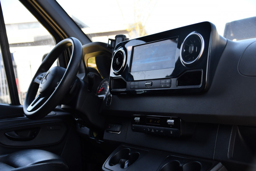 Mercedes-Benz Sprinter 316 2.2 CDI L2H2 Black Edition MARGE! Camera, Cruise, Carplay, LED, 10,5'' Mbux, 164pk, Standkachel, Stoelverwarming, Automaat, NAVI, Leder, Uniek!