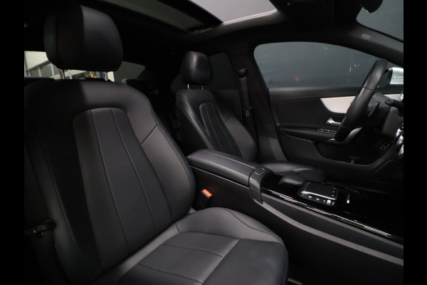 Mercedes-Benz CLA-Klasse 250 e Luxury Line [SCHUIFKANTELDAK, APPLE CARPLAY, ANDROID, VOL LEDER, STOELVERWARMING, CAMERA, PDC 360, CRUISE, CLIMATE, NIEUWSTAAT]