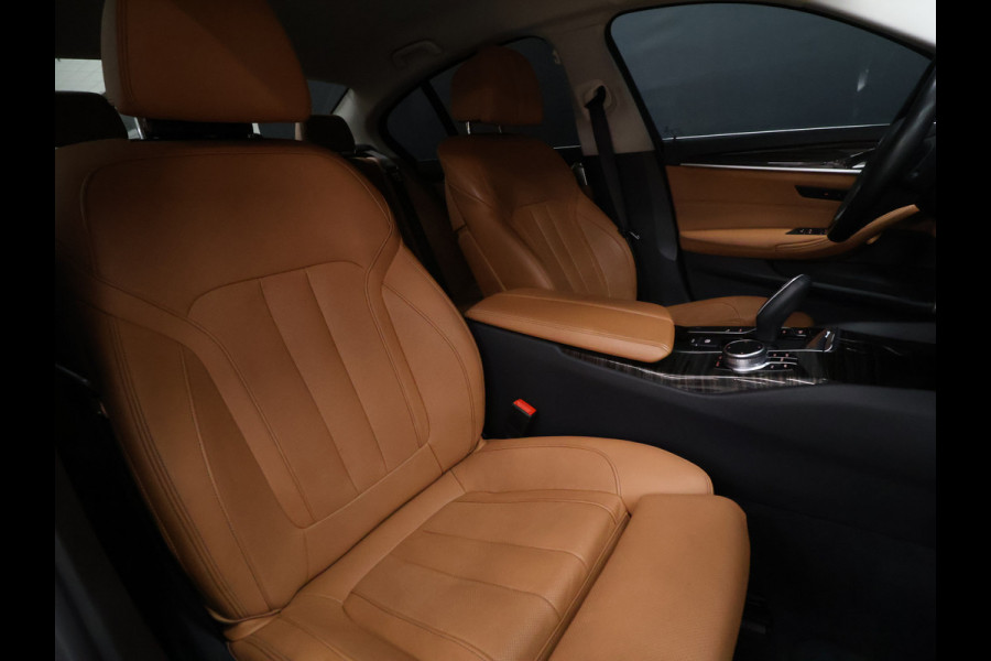 BMW 5 Serie 530e iPerformance High Executive Edition [HEAD-UP, STOELVENTILATIE, MEMORY SEATS, STOELVERWARMING V+A, CAMERA, PDC 360, VOL LEDER, CRUISE, BLUETOOTH, CLIMATE, NIEUWSTAAT]