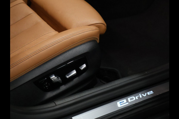 BMW 5 Serie 530e iPerformance High Executive Edition [HEAD-UP, STOELVENTILATIE, MEMORY SEATS, STOELVERWARMING V+A, CAMERA, PDC 360, VOL LEDER, CRUISE, BLUETOOTH, CLIMATE, NIEUWSTAAT]