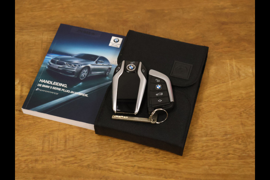 BMW 5 Serie 530e iPerformance High Executive Edition [HEAD-UP, STOELVENTILATIE, MEMORY SEATS, STOELVERWARMING V+A, CAMERA, PDC 360, VOL LEDER, CRUISE, BLUETOOTH, CLIMATE, NIEUWSTAAT]