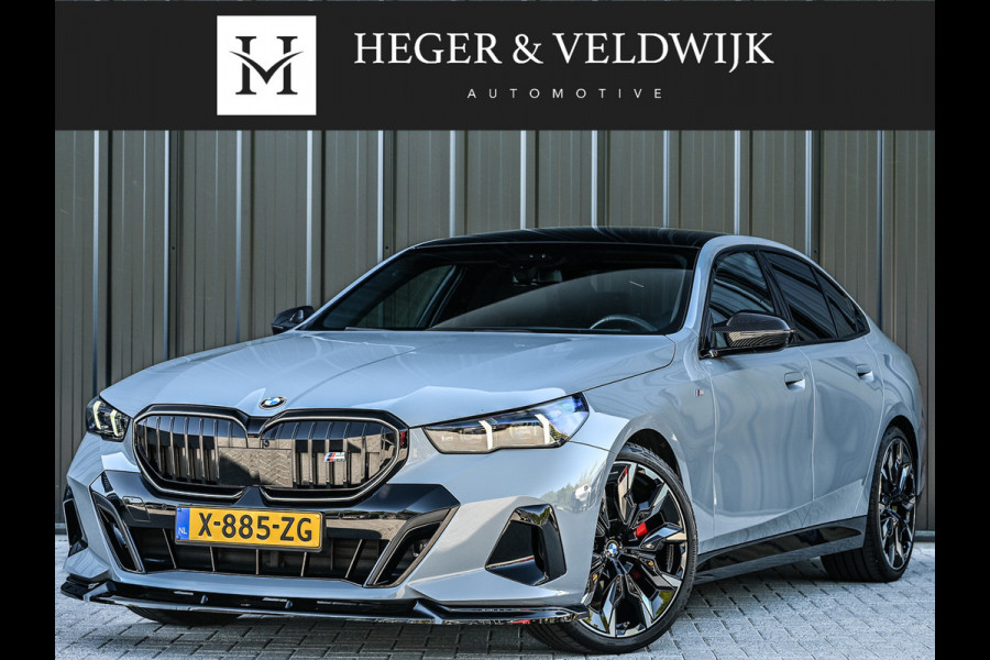 BMW 5 Serie 520i M sport | Iconic glow | M-Sport brake | NL-Auto | Shadowline lights | Panorama dak | Comfort seats | Adaptive led | Driving assistant prof. | Harman/kardon | Comfort Pack