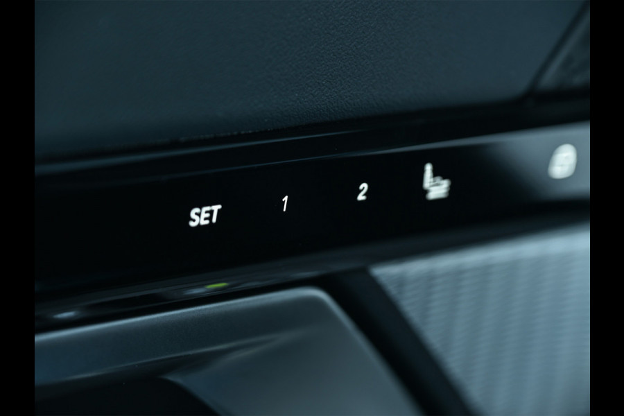 BMW 5 Serie 520i M sport | Iconic glow | M-Sport brake | NL-Auto | Shadowline lights | Panorama dak | Comfort seats | Adaptive led | Driving assistant prof. | Harman/kardon | Comfort Pack