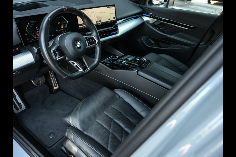 BMW 5 Serie 520i M sport | Iconic glow | M-Sport brake | NL-Auto | Shadowline lights | Panorama dak | Comfort seats | Adaptive led | Driving assistant prof. | Harman/kardon | Comfort Pack