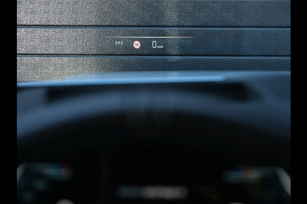 BMW 5 Serie 520i M sport | Iconic glow | M-Sport brake | NL-Auto | Shadowline lights | Panorama dak | Comfort seats | Adaptive led | Driving assistant prof. | Harman/kardon | Comfort Pack