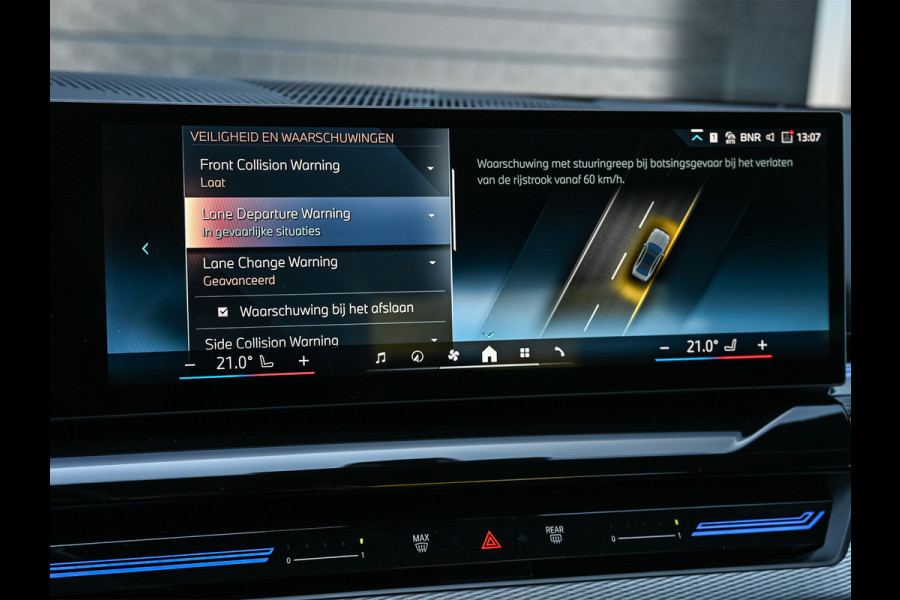 BMW 5 Serie 520i M sport | Iconic glow | M-Sport brake | NL-Auto | Shadowline lights | Panorama dak | Comfort seats | Adaptive led | Driving assistant prof. | Harman/kardon | Comfort Pack