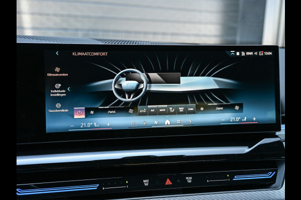 BMW 5 Serie 520i M sport | Iconic glow | M-Sport brake | NL-Auto | Shadowline lights | Panorama dak | Comfort seats | Adaptive led | Driving assistant prof. | Harman/kardon | Comfort Pack