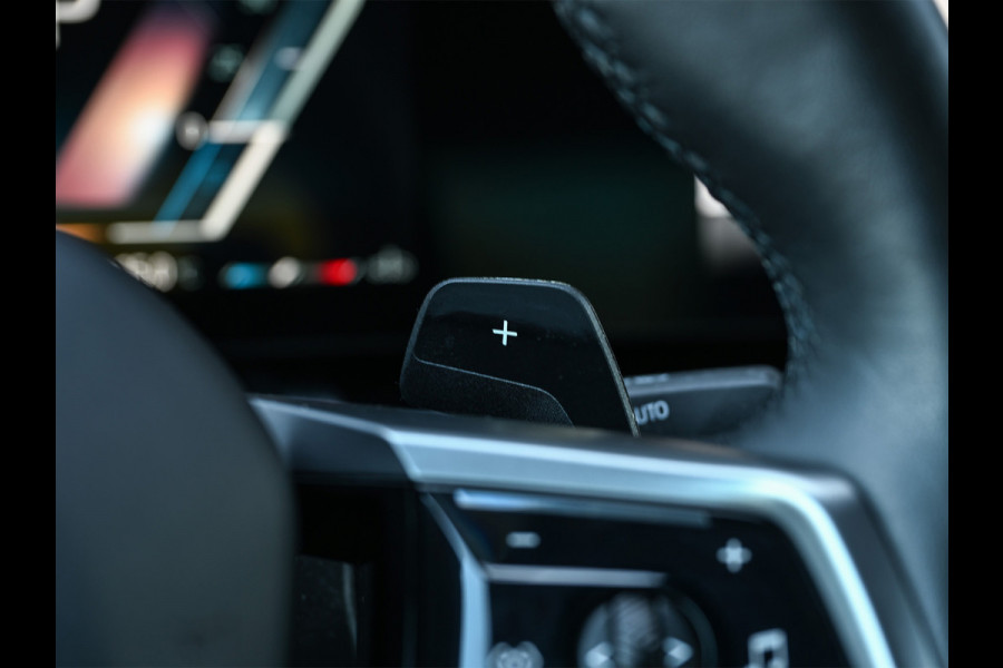 BMW 5 Serie 520i M sport | Iconic glow | M-Sport brake | NL-Auto | Shadowline lights | Panorama dak | Comfort seats | Adaptive led | Driving assistant prof. | Harman/kardon | Comfort Pack